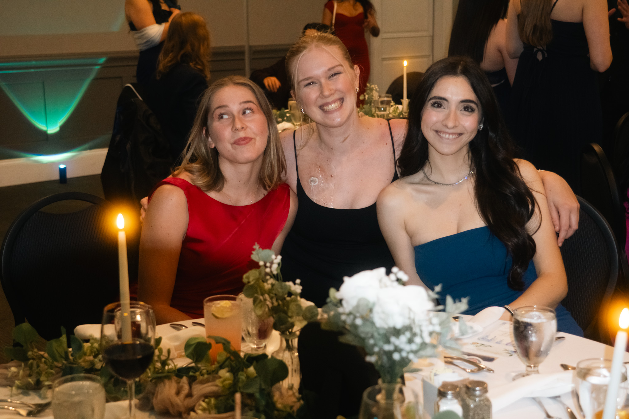 Micah T dans un lit d’hôpital avec une ligne centrale lors de complications liées au lupus