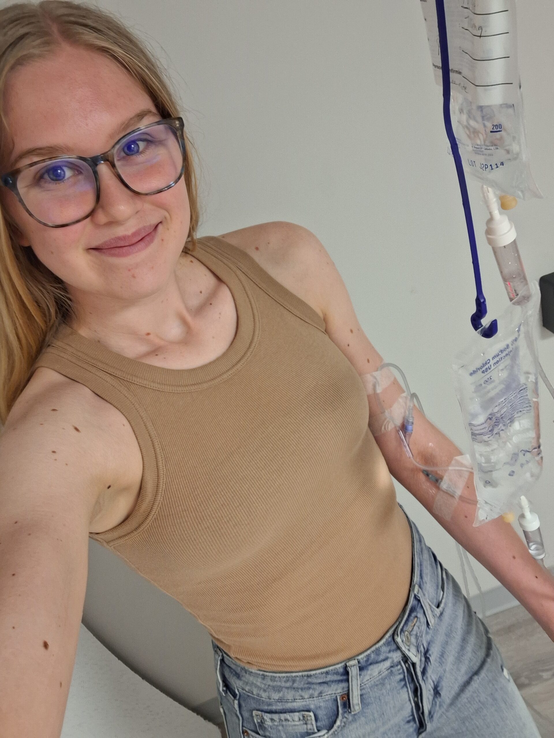 Micah T à l’hôpital avec une ligne centrale lors de complications au lupus